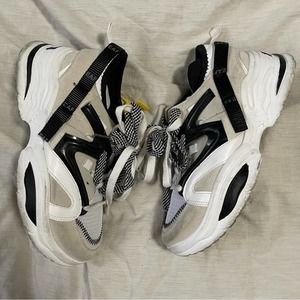 Women dad sneaker size 8